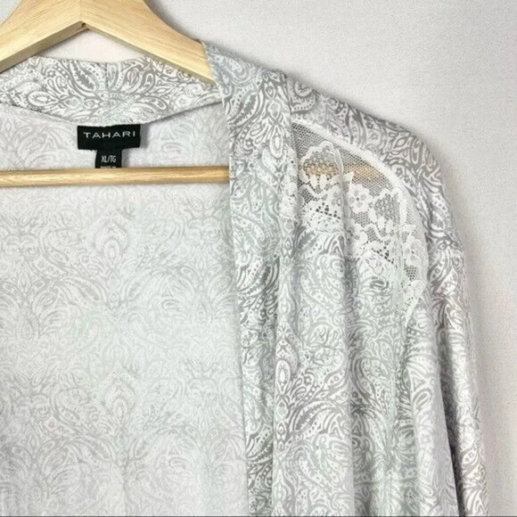 Tahari Light Gray Floral Lace Shoulder Long Sleeve Lounge Robe XL - Picture 3 of 3